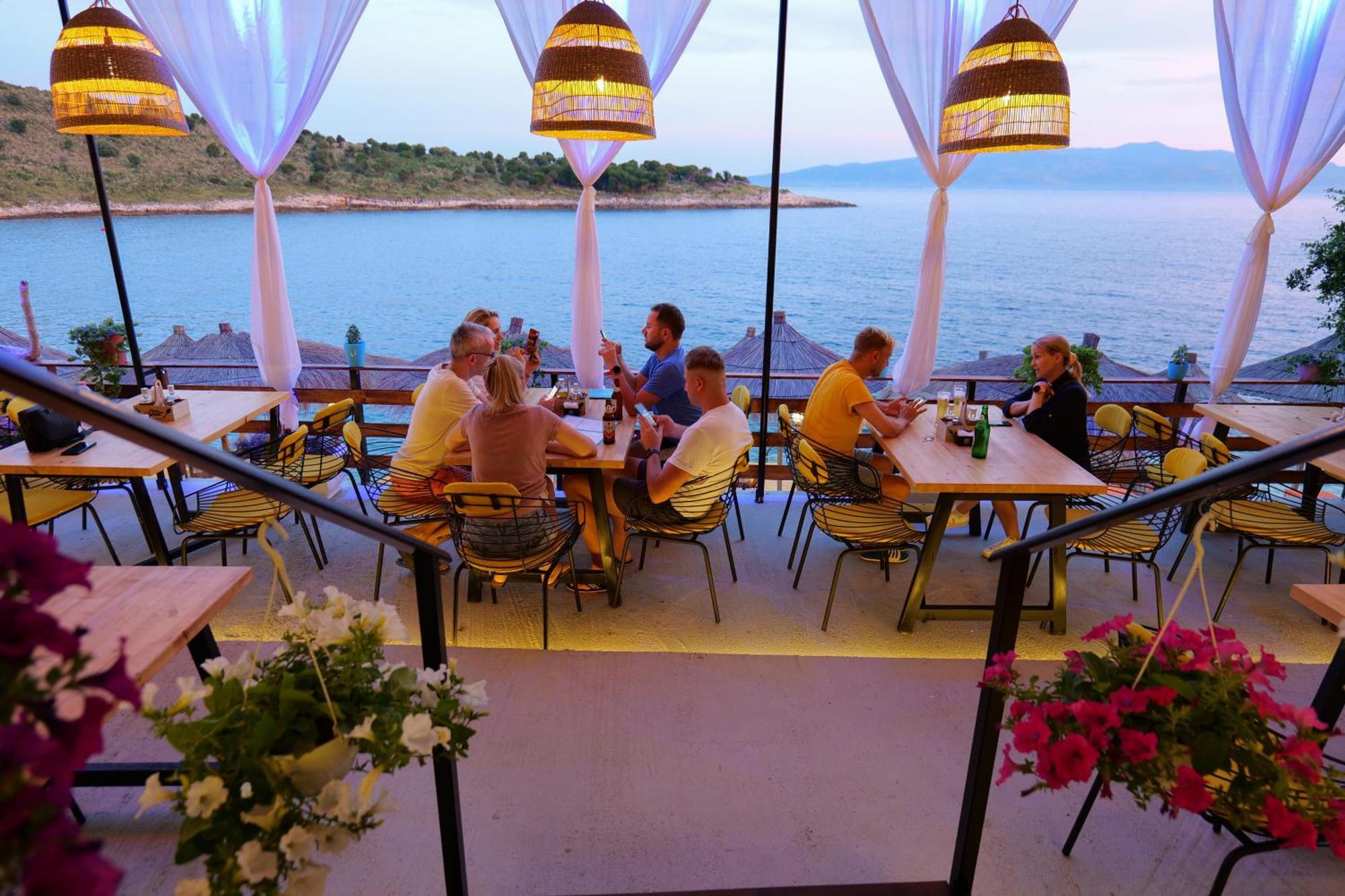 Nili Deluxe Hotell Sarandë Eksteriør bilde